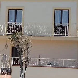 https://villa-casa-cecilia.catania-hotels.net