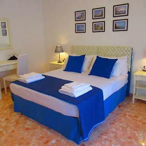 https://la-casa-tra-i-musei.hotels-amalfi.com